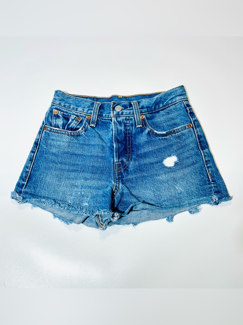 Levi's Classic High Rise buttonfly jean shorts distressed women size 24 - Picture 2 of 8
